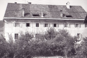 Špital v Škofji Loki, pogled z južne strani, 1994. <em>Foto: Janez Misson</em>