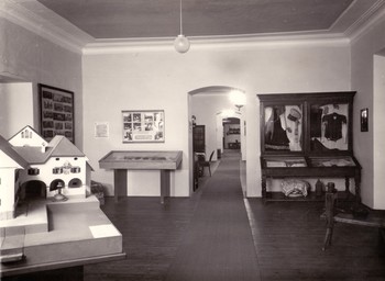 Zbirka ljudske umetnosti na Loškem gradu, 1959. <em>Foto: Fototeka Loškega muzeja</em>