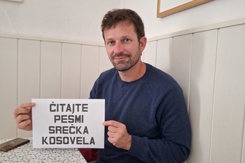 Martekova intervencija v Škofji Loki: »Čitajte Srečka Kosovela«, 2025 <em>Foto: Fotoarhiv Darka Simičića</em>