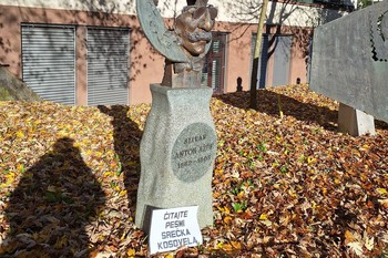 Martekova intervencija v Škofji Loki: »Čitajte Srečka Kosovela«, 2025 <em>Foto: Fotoarhiv Darka Simičića</em>