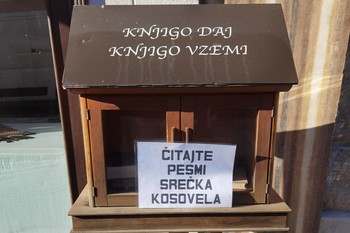 Martekova intervencija v Škofji Loki: »Čitajte Srečka Kosovela«, 2025 <em>Foto: Fotoarhiv Darka Simičića</em>