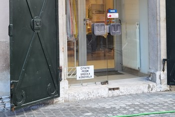 Martekova intervencija v Škofji Loki: »Čitajte Srečka Kosovela«, 2025 <em>Foto: Saša Šimpraga</em>