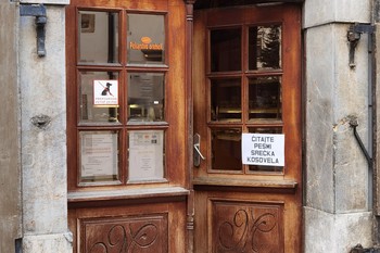 Martekova intervencija v Škofji Loki: »Čitajte Srečka Kosovela«, 2025 <em>Foto: Saša Šimpraga</em>