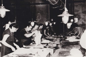Šešir – ročno polstenje tulcev do 1959 <em>Foto: Fototeka Loškega muzeja</em>