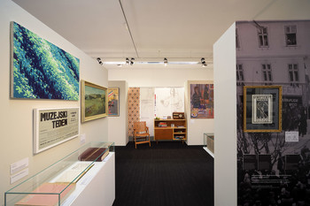 Guided Tour of the Exhibition From Liberation to Independence <em>Photo: Janez Pelko</em>