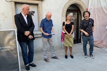 Peter Mlakar, Simon Mlakar, Saša Nabergoj in Boštjan Soklič na odprtju razstave To je naše vesolje <em>Foto: Fototeka Loškega muzeja</em>