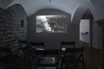 Lela B. Njatin, Oprano v ognju (ostanek), 2025 <em>Foto: Lucija Rosc</em>