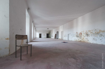 Serijo Prepletanja v Okroglem stolpu začenjamo z razstavo Jane Jocif Skrita dediščina: portreti stoletij. <em>Foto: Jana Jocif</em>