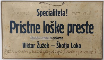 Reklama/obvestilo slaščičarne in pekarne Viktorja Žužka v Škofji Loki. Pristnim loškim prestam je na roko pripisal še »sladoledi, torte, keksi, domači malinovec, pogače za botrino, srca, pletenki za god« ter na koncu dodal »Četa hrabra v dvojni red hajd nad Žužkov sladoled«. <em>Foto: Hrani Zgodovinski arhiv Ljubljana – Enota Škofja Loka</em>