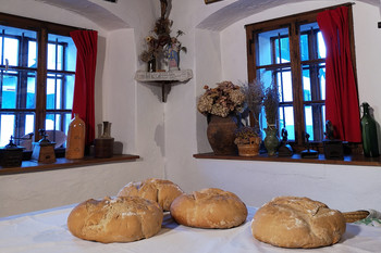 Peka kruha v krušni peči <em>Foto: Gornjesavski muzej Jesenice</em>