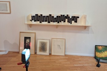 Pripravljanje razstave Za demokratizacijo umetnosti – ponovno <em>Foto: Fotoarhiv Darka Simičića</em>