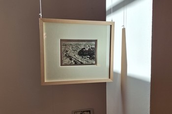 Pripravljanje razstave Za demokratizacijo umetnosti – ponovno <em>Foto: Fotoarhiv Darka Simičića</em>