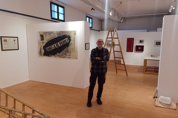 Pripravljanje razstave Za demokratizacijo umetnosti – ponovno <em>Foto: Fotoarhiv Darka Simičića</em>