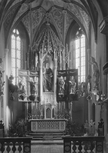 lečnika ureditev nekdanjega glavnega oltarja v cerkvi sv. Jakoba v Škofji Loki, 50. leta <em>Foto: Tone Mlakar, fototeka Loškega muzeja</em>