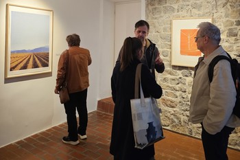 V Galeriji Ivana Groharja odprli razstavo Oliverja Pilića Sence brez telesa, podobe brez avtorja