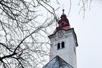 Korni zvonik cerkve sv. Andreja v Gostečah