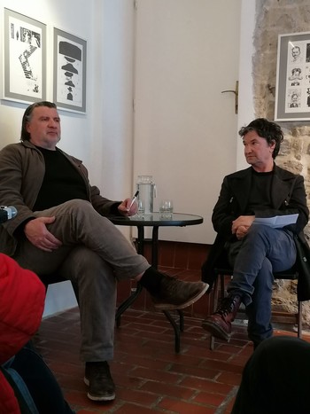 Zoran Smiljanić in Boštjan Soklič v pogovoru <em>Foto: Fototeka Loškega muzeja</em>