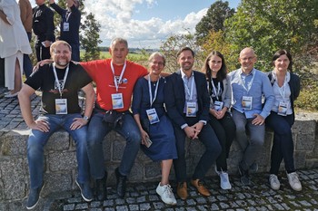 Udeleženci kongresa s predsednikom združenja Europassion Thomasom Hummlom