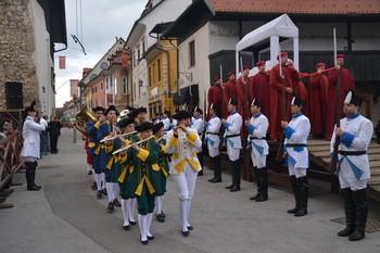 Glasba v Škofjeloškem pasijonu v preteklosti in sedanjosti