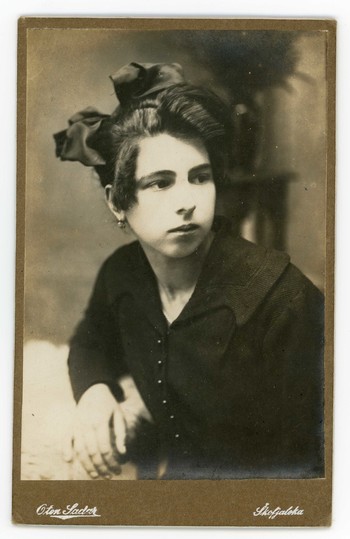 Fotografija iz ateljeja Otona Sadarja v Karlovcu, posneta po letu 1910