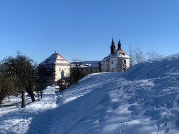 Odpiralni čas februarja