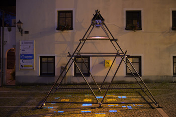 Presejanje svetlobe <em>Foto: Janez Pelko</em>