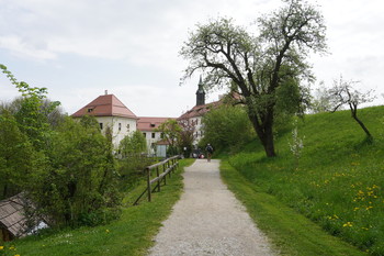 Praznični in majski odpiralni čas