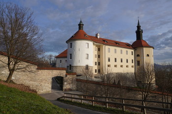 Odpiralni čas februarja