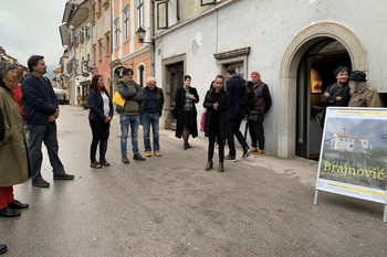 Odprtje razstave Nebo vzpostavlja red v Galeriji Ivana Groharja