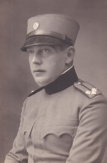 Otokar Burdych v vojaški uniformi. Hrani Loški muzej Škofja Loka.