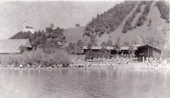 Kopališče v Puštalu, po letu 1928. Hrani Loški muzej Škofja Loka. <em>Foto: Fototeka Loškega muzeja</em>