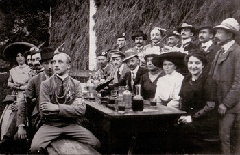 Sokoli na veselici v Žireh, okoli 1913–1914. <em>Foto: Fototeka Loškega muzeja</em>
