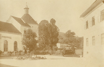 Dvorišče Loškega gradu, 1908. Hrani AUŠL. <em>Foto: AUŠL</em>