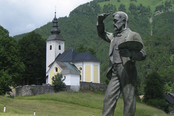 Tone Logonder: spomenik Ivana Groharja v Sorici. ©Boštjan Soklič