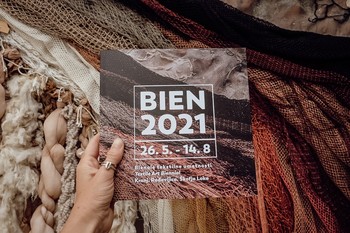 Katalog BIEN 2021 <em>Foto: Maša Pirc / layer.si/bien</em>
