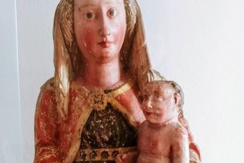 Sedeča Marija z Jezusom iz Sopotnice, 1460–1470, lipov les. ©Fototeka Loškega muzeja