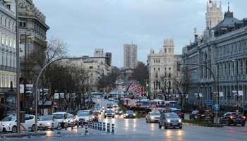 Madrid, pogled na glavno ulico, v ozadju Palacio de Cibeles <em>Foto: Fotoarhiv Jožeta Štukla</em>