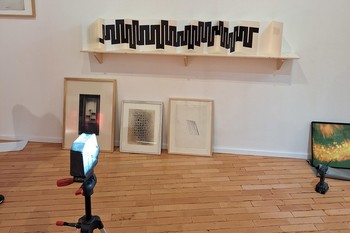 Pripravljanje razstave Za demokratizacijo umetnosti – ponovno <em>Foto: Fotoarhiv Darka Simičića</em>