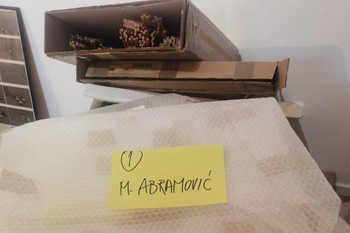 Pripravljanje razstave Za demokratizacijo umetnosti – ponovno <em>Foto: Fotoarhiv Darka Simičića</em>