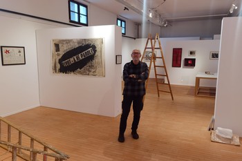 Pripravljanje razstave Za demokratizacijo umetnosti – ponovno <em>Foto: Fotoarhiv Darka Simičića</em>