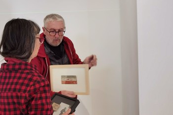 Pripravljanje razstave Za demokratizacijo umetnosti – ponovno <em>Foto: Fotoarhiv Darka Simičića</em>