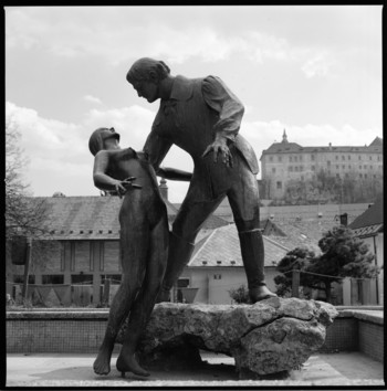 Tone Logonder: Agata in Jurij, 1969, bron. <em>Foto: Tomaž Lunder, 1982.</em>