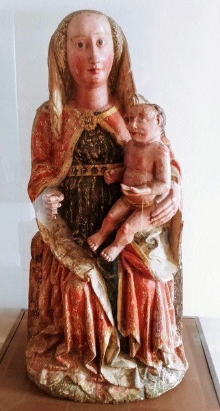 Sedeča Marija z Jezusom iz Sopotnice, 1460–1470, lipov les. <em>Foto: Fototeka Loškega muzeja</em>
