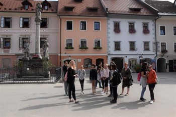 Vodstvo po starem mestnem jedru Škofje Loke