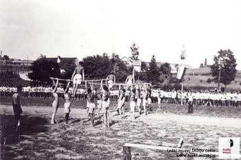 Nastop naraščaja 27. julija 1924 v Škofji Loki <em>Foto: Fototeka Loškega muzeja Škofja Loka</em>