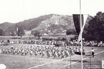 Telovadni nastop ženske dece, 9. 7. 1922. <em>Foto: Fototeka Loškega muzeja Škofja Loka</em>