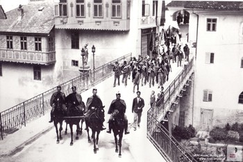 Sokolska parada preko kapucinskega mostu, Škofja Loka <em>Foto: Fototeka Loškega muzeja Škofja Loka</em>