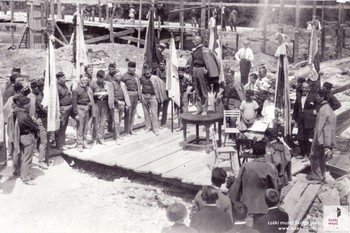 Sodelovanje loških sokolov ob polaganju temeljnega kamna sokolskega doma v Jesenicah 13. junija 1924 <em>Foto: Fototeka Loškega muzeja Škofja Loka</em>