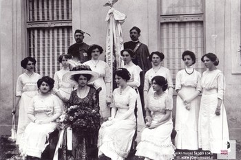 Razvitje praporja škofjeloškega sokola, 9. 7. 1911. <em>Foto: Fototeka Loškega muzeja Škofja Loka</em>