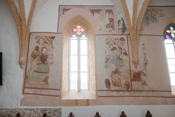 Stenske poslikave v severni ladji, cerkev Marijinega oznanjenja v Crngrobu. <em>Foto: Jana Jocif</em>